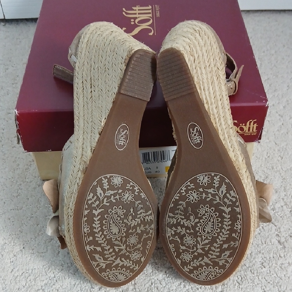 Sofft Wedge Sandals - Picture 6 of 10